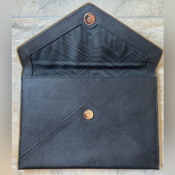 Rebecca Minkoff Clutch 🖤 - Picture 5 of 6